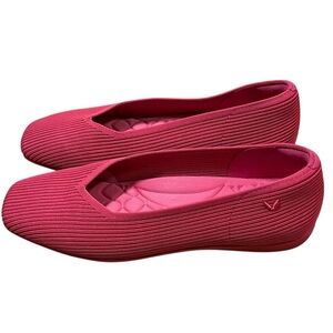Vivaia Margot Walker Lightweight Square Toe V-Cut Flat Shoe